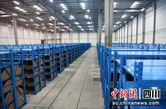 成都产业带仓正式投入使用。记者 张浪 摄 成都产业带仓正式投入使用。记者 张浪 摄