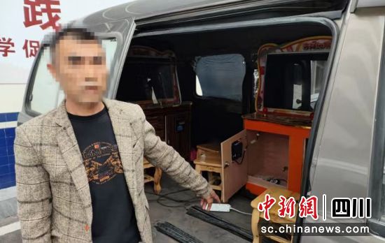 嫌疑人落网。荣县警方 供图 嫌疑人落网。荣县警方 供图