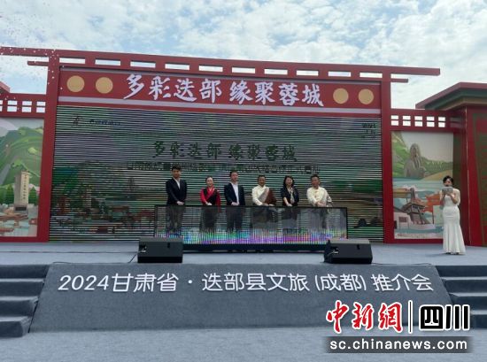 活动现场。何浠摄 活动现场。何浠摄