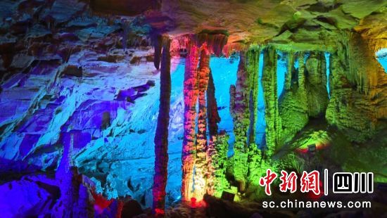 珙县石板溪娃娃鱼生态园景区。廖珈摄 珙县石板溪娃娃鱼生态园景区。廖珈摄