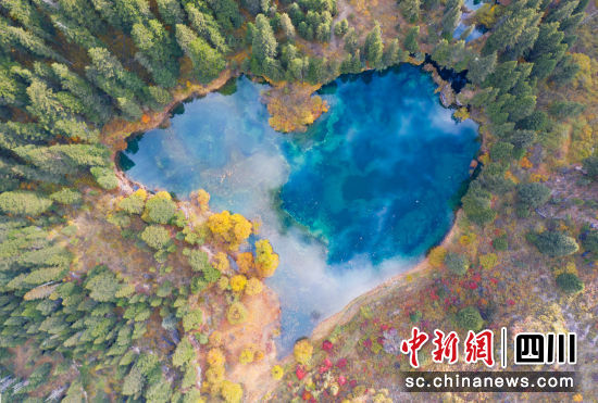 松潘县牟尼沟景区二道海。(杨友利 摄) 松潘县牟尼沟景区二道海。(杨友利 摄)
