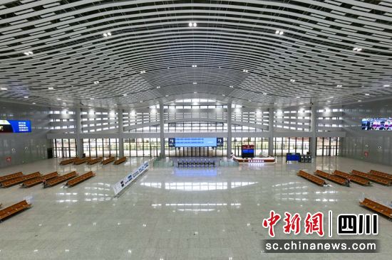 成自宜高铁三岔湖站候车大厅。(资料图)记者 刘忠俊 摄 成自宜高铁三岔湖站候车大厅。(资料图)记者 刘忠俊 摄