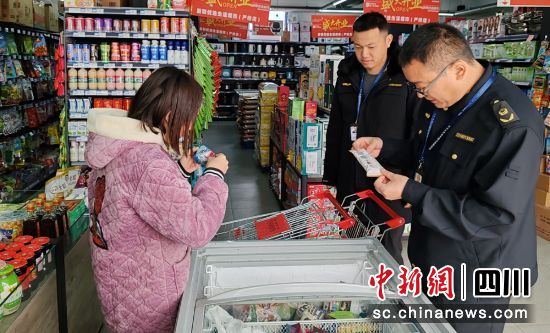 执法检查现场。雨城融媒 供图 执法检查现场。雨城融媒 供图