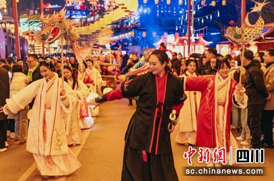 汉服展示。(资料图) 自贡市委宣传部 供图 汉服展示。(资料图) 自贡市委宣传部 供图