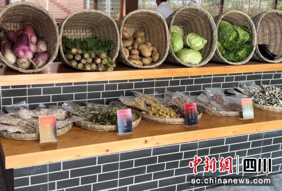 原野食材系列展区。汶川县委宣传部供图 原野食材系列展区。汶川县委宣传部供图