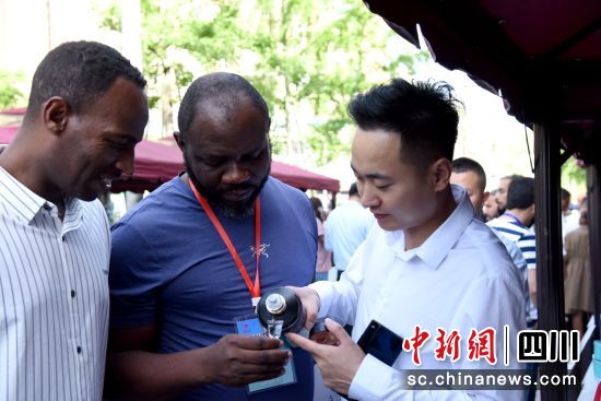 考察活动现场。张梓睿 摄 考察活动现场。张梓睿 摄