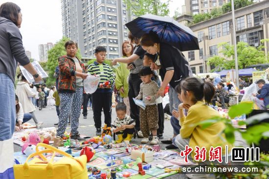 儿童跳蚤市场吸引居民。和美社区供图 儿童跳蚤市场吸引居民。和美社区供图