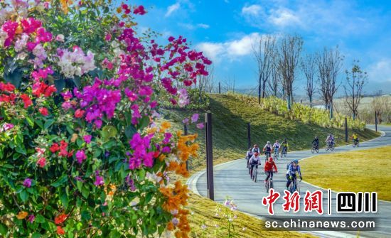 盐边太阳湖公园。(王东 摄 ) 盐边太阳湖公园。(王东 摄 )