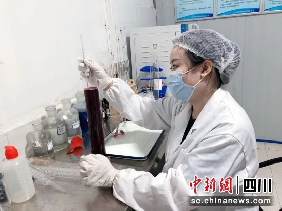 杜阳平在工作中。泸县融媒体中心供图 杜阳平在工作中。泸县融媒体中心供图