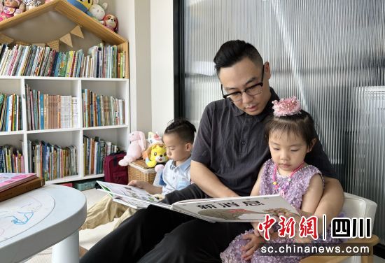 家庭小书吧。 涪城区委宣传部供图 家庭小书吧。 涪城区委宣传部供图
