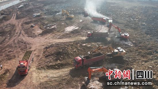 图为项目开工现场。中铁四局 供图 图为项目开工现场。中铁四局 供图