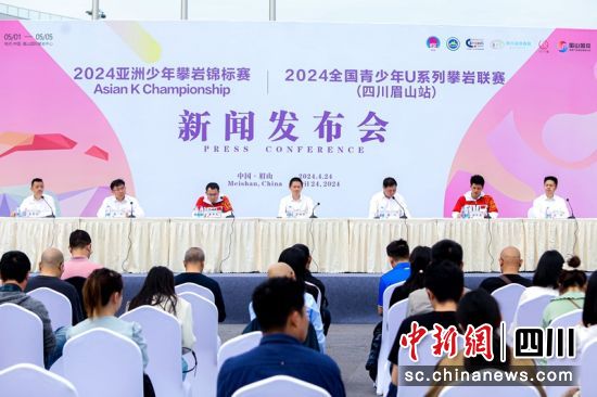 新闻发布会现场。记者 刘忠俊 摄 新闻发布会现场。记者 刘忠俊 摄