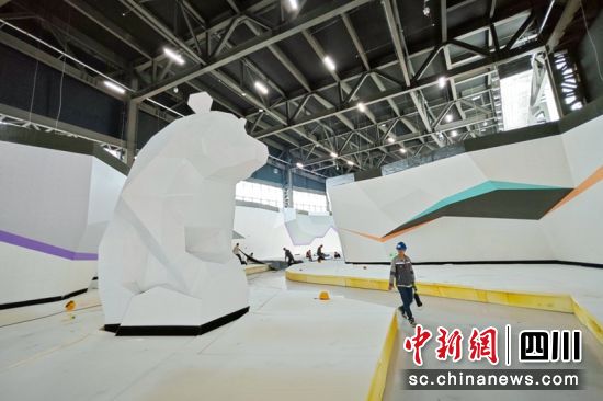 眉山国际攀岩中心室内场地一角。记者 刘忠俊 摄 眉山国际攀岩中心室内场地一角。记者 刘忠俊 摄