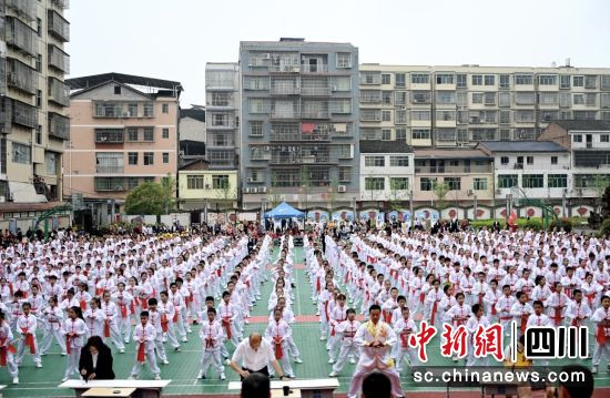 活动现场。邹刚 摄 活动现场。邹刚 摄
