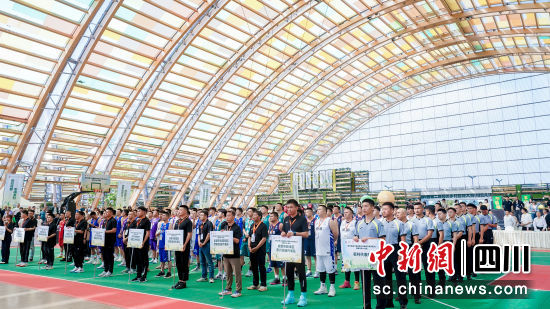 参赛的9支乡镇篮球代表队。四川省农业农村厅供图 参赛的9支乡镇篮球代表队。四川省农业农村厅供图