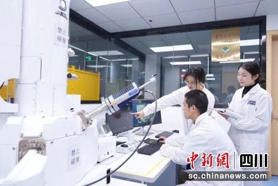 人才助推宜宾高质量发展。 共青团宜宾市委 供图 人才助推宜宾高质量发展。 共青团宜宾市委 供图