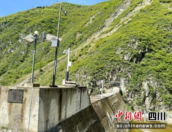 绵虒镇登基沟泥石拦挡坝智能监测系统。汶川县委宣传部供图 绵虒镇登基沟泥石拦挡坝智能监测系统。汶川县委宣传部供图