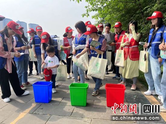 活动现场。黄进喜 摄 活动现场。黄进喜 摄