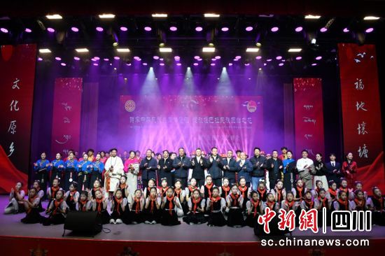 文艺汇演活动现场。壤塘县委宣传部供图 文艺汇演活动现场。壤塘县委宣传部供图