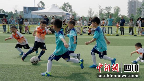 成都市第三届天府幼儿体育大会近日举行。 成都市体育局供图 成都市第三届天府幼儿体育大会近日举行。 成都市体育局供图