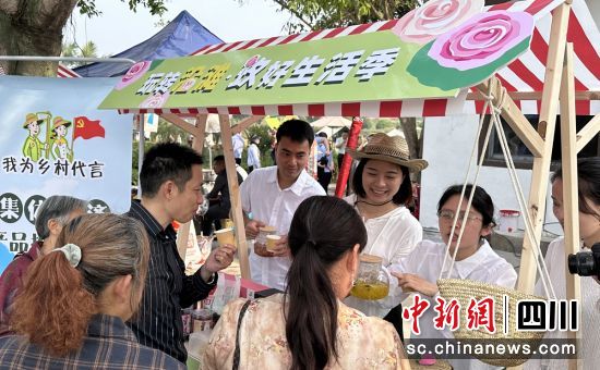 活动现场。沿滩融媒 供图 活动现场。沿滩融媒 供图