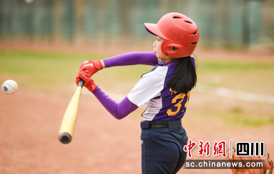 成都市青少年棒垒球联赛近日在成都举行。 (成都市体育局供图) 成都市青少年棒垒球联赛近日在成都举行。 (成都市体育局供图)
