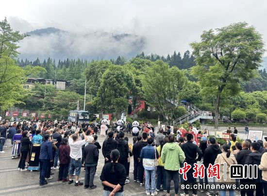 小长假第一天汶川县域内游客量持续增长。汶川县委宣传部供图 小长假第一天汶川县域内游客量持续增长。汶川县委宣传部供图
