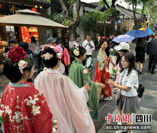 活动现场。宽窄巷子景区 供图 活动现场。宽窄巷子景区 供图
