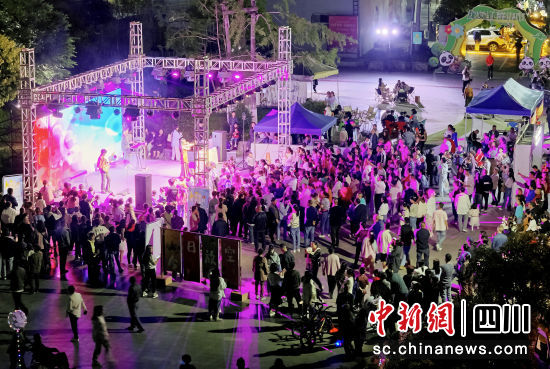 音乐派对。 平武县委宣传部供图 音乐派对。 平武县委宣传部供图