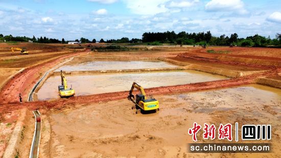 高标准农田建设现场。蔡古梅 摄 高标准农田建设现场。蔡古梅 摄