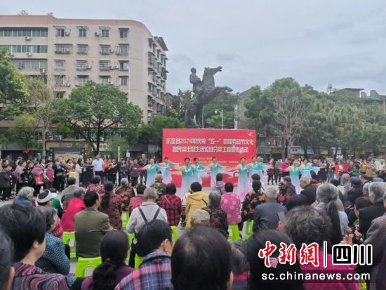 “庆五一”系列群众文化活动现场。刘小绫 摄 “庆五一”系列群众文化活动现场。刘小绫 摄