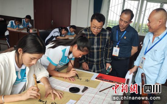 活动现场。沿滩融媒 供图 活动现场。沿滩融媒 供图