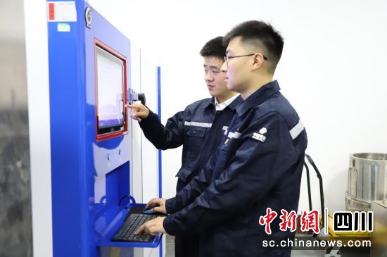 混凝土的热物理性能测试。水电七局供图 混凝土的热物理性能测试。水电七局供图