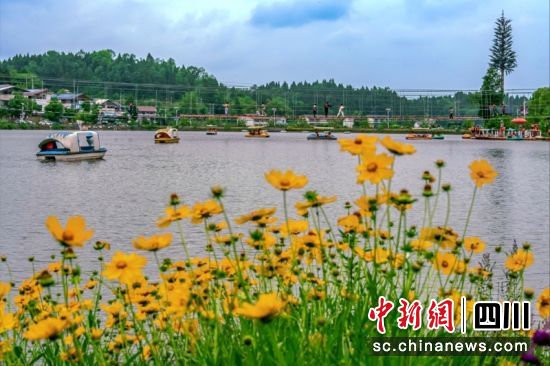 “五一”期间,宝森柠檬旅游区流量爆棚。杨康忠 摄 “五一”期间,宝森柠檬旅游区流量爆棚。杨康忠 摄
