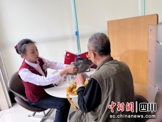 业务办理现场。兴业银行成都分行供图 业务办理现场。兴业银行成都分行供图