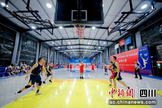 成都市温江区第七届机关联赛篮球比赛近日在成都举行。 赛事组委会供图 成都市温江区第七届机关联赛篮球比赛近日在成都举行。 赛事组委会供图