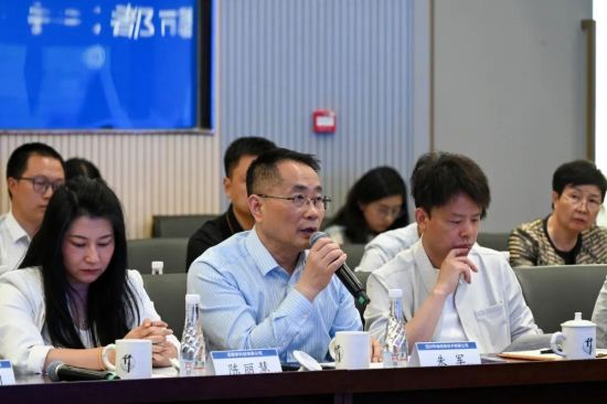 朱军的诉求,当场就有了回应。 朱军的诉求,当场就有了回应。