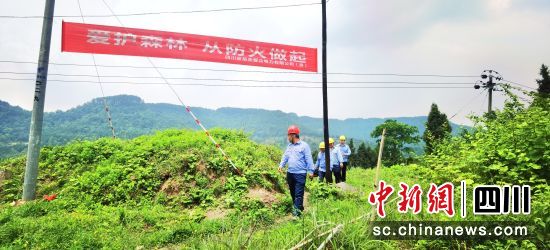 巡护现场。杨刚 摄 巡护现场。杨刚 摄