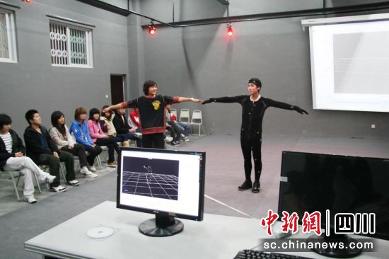 剧组正在进行动作捕捉。郫都区融媒体中心 供图 剧组正在进行动作捕捉。郫都区融媒体中心 供图