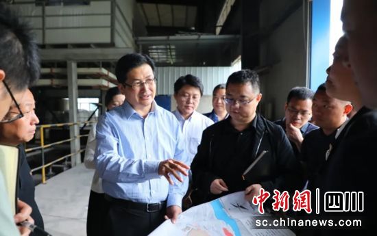督导调研现场。雨城融媒 供图 督导调研现场。雨城融媒 供图