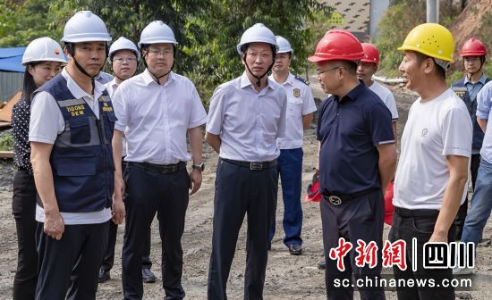 调研督导现场。彭超 供图 调研督导现场。彭超 供图