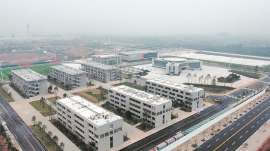 ▲国家西南区域应急救援中心可满足200余个训练科目需求。 ▲国家西南区域应急救援中心可满足200余个训练科目需求。
