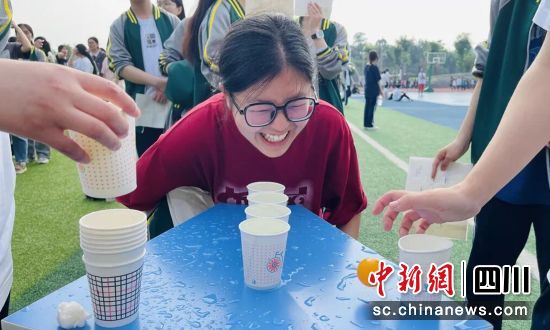 趣味项目比赛。富顺融媒 供图 趣味项目比赛。富顺融媒 供图