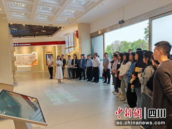 现场教学。岳池县融媒体中心供图 现场教学。岳池县融媒体中心供图