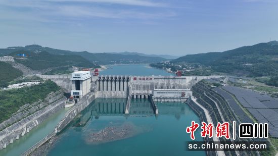 已投运10年的嘉陵江亭子口水利枢纽。无人机照片 苗志勇 摄 已投运10年的嘉陵江亭子口水利枢纽。无人机照片 苗志勇 摄