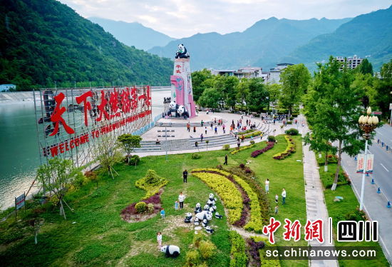 修葺一新的熊猫广场。平武县委宣传部供图 修葺一新的熊猫广场。平武县委宣传部供图