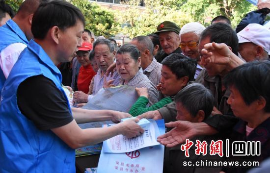 宣传活动现场。荣县融媒 供图 宣传活动现场。荣县融媒 供图
