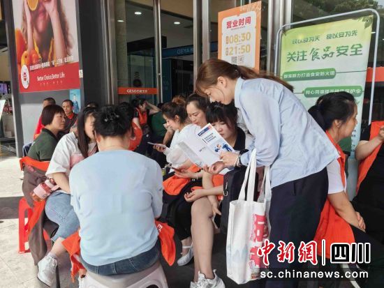 宣传现场。浦发银行成都分行供图 宣传现场。浦发银行成都分行供图