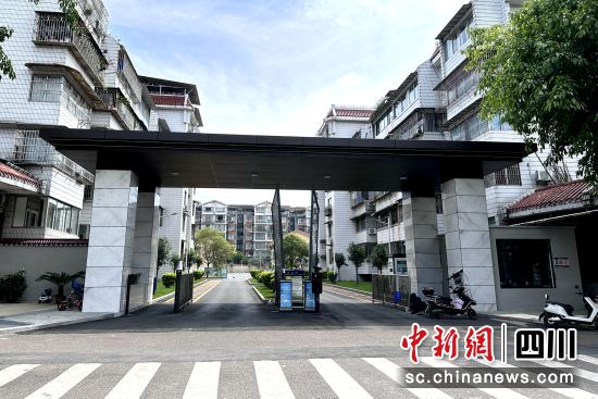 清溪花园小区大门改造后。泸县融媒体中心供图 清溪花园小区大门改造后。泸县融媒体中心供图