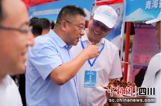 21日,青海省玉树藏族自治州生态旅游和有机农畜产品成都推介会在成都举行。玉树藏族自治州文体旅游广电局供图 21日,青海省玉树藏族自治州生态旅游和有机农畜产品成都推介会在成都举行。玉树藏族自治州文体旅游广电局供图